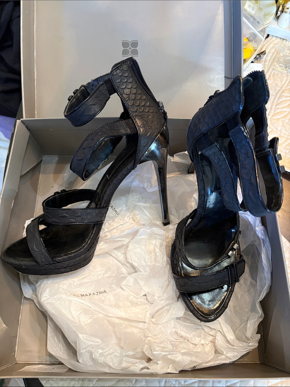 BCBGMaxAzria Glazed Python textured leather, zipper high gunmetal mirror hee